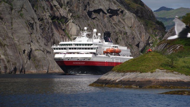 Watch On Tour Exploring the Extraordinary: Hurtigruten Online