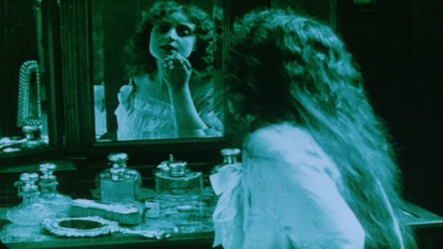 Watch Diva Dolorosa Online