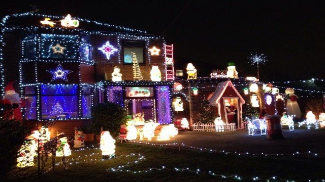 Watch Christmas Lights 2: Bigger Dazzling Displays Online