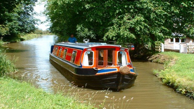 Watch Narrowboats Working on the Canals Online