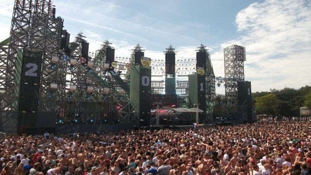 Watch Decibel Outdoor Festival 2011 Online