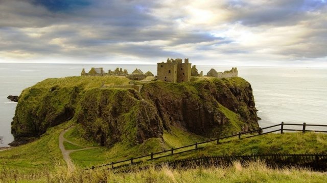 Watch Mysterious Places of Scotland and Ireland: Irish Haunted Castles Online