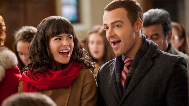 Watch Hitched for the Holidays Online