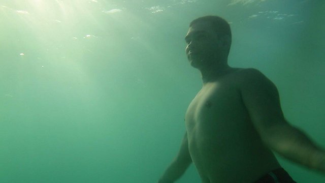 Watch Elian Online