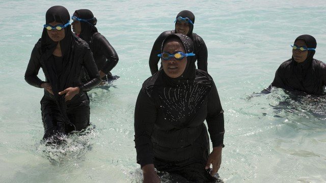 Watch Sink or Swim: Learning the Crawl in the Maldives Online