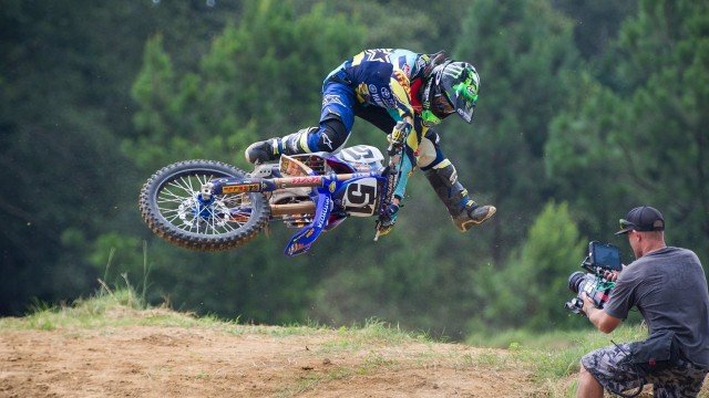 Watch Moto 7 Online