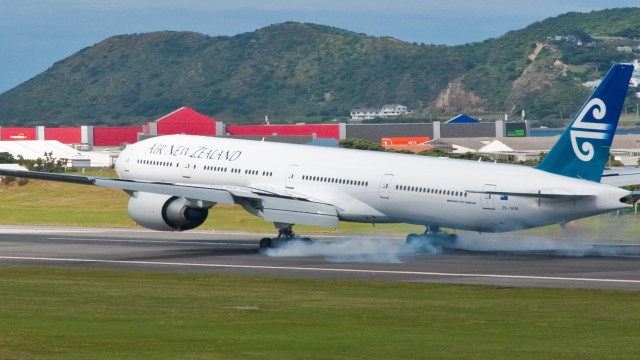 Watch World's Scariest Plane Landings Online