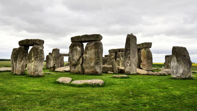 Watch Stonehenge: Secrets of the Stones Online