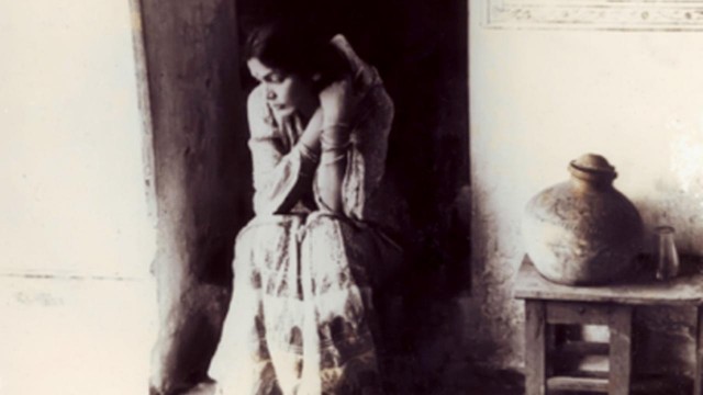 Watch Maya Miriga Online