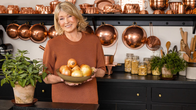 Watch Martha Cooks Online