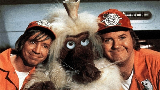 Watch Far Out Space Nuts Online