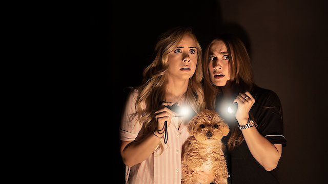 Watch The Besties in Spooky Sleepover: a pocket.watch mishmash Online