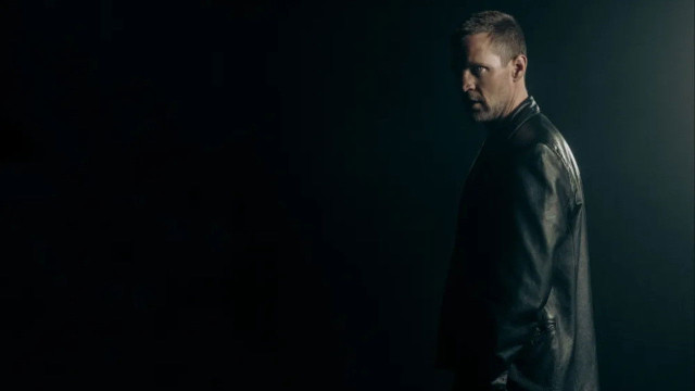 Watch Detective Hole Online