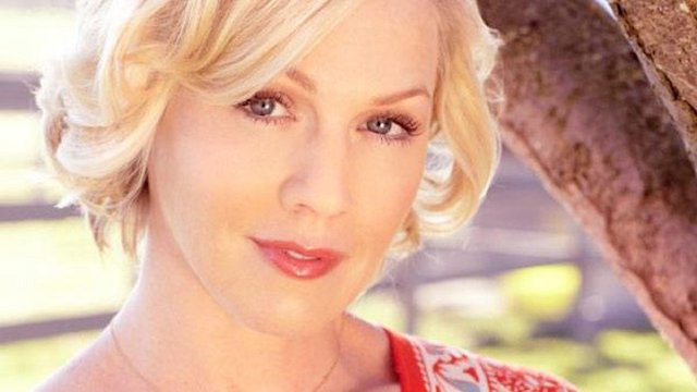 Watch Jennie Garth: A Little Bit Country Online