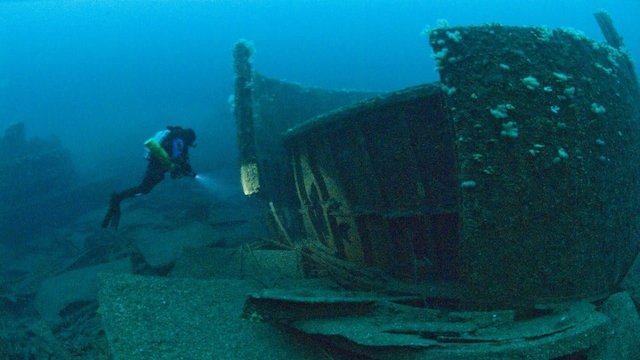 Watch Deep Wreck Mysteries Online