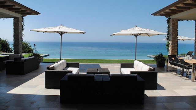 Watch Extreme Vacation Homes Online