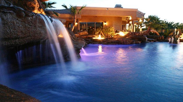 Watch House Hunters: Million Dollar Budgets Online