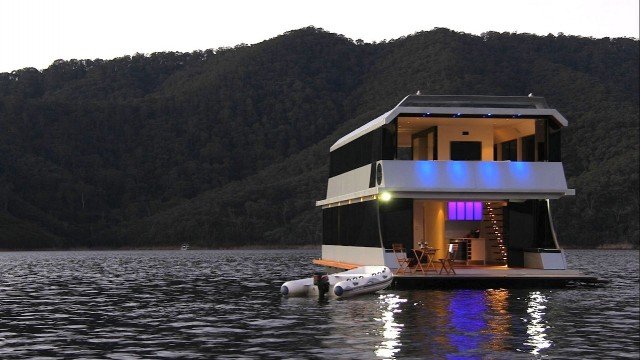 Watch Extreme Houseboats Online