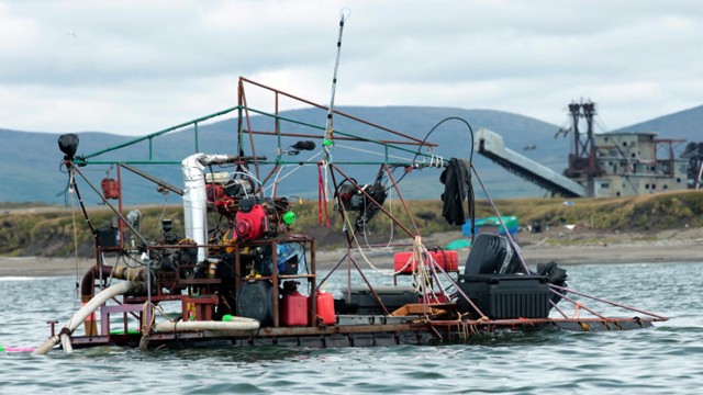 Watch Bering Sea Gold: Dredging the Deep Online
