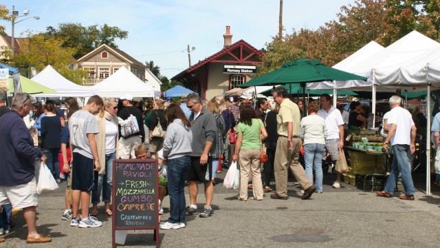 Watch Farmers' Market Flip Online