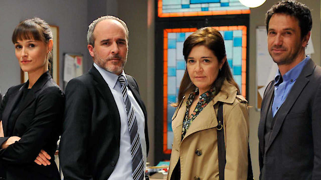 Watch Los misterios de Laura Online