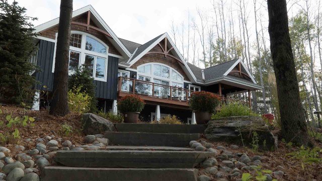 Watch Lake Front Luxury Online