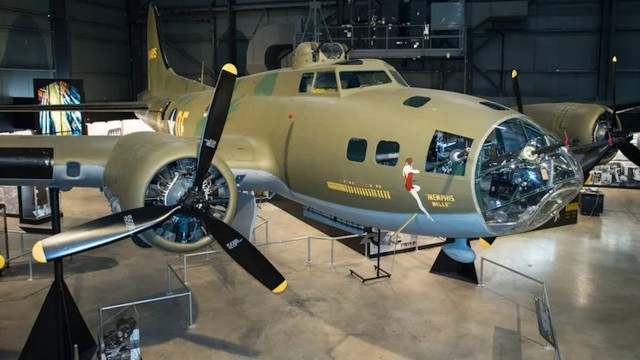 Watch Memphis Belle in Color Online