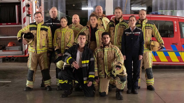 Watch Under Fire Online