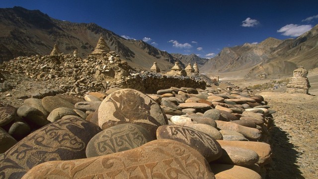 Watch Caroline Quentin: A Passage Through India Online