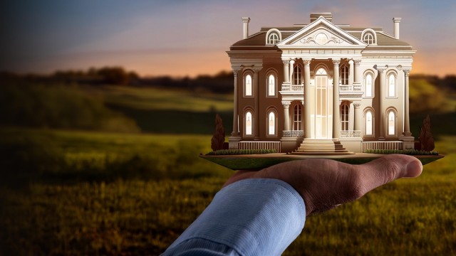 Watch Tiny House Mansions Online