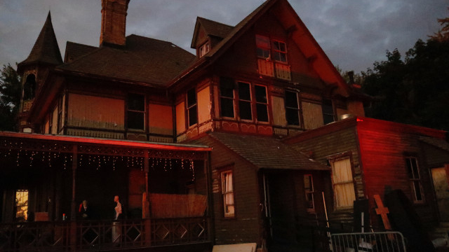 Watch American Murder House Online