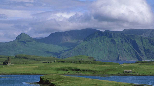 Watch Martin Clunes: Islands of Britain Online